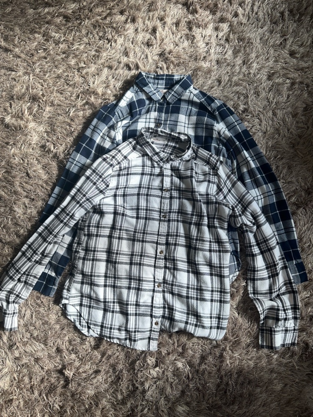 Hollister 2 Women’s Medium Flannels Bundle  (White & Navy, White & Black)